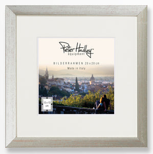 Peter Hadley Nina 20x20 cm. zilver, houten fotolijst met Passepartout 13x13 cm.