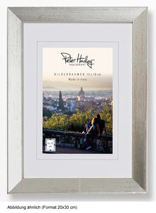 Peter Hadley Nina 20x30 cm. zilver, houten fotolijst