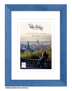 Peter Hadley Nina 18x24 cm. blauw, houten fotolijst