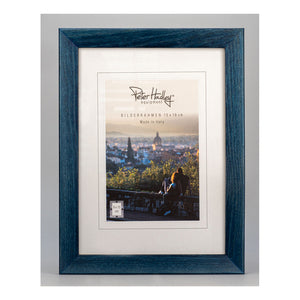 Peter Hadley Nina 13x18 cm. zee blauw, houten fotolijst
