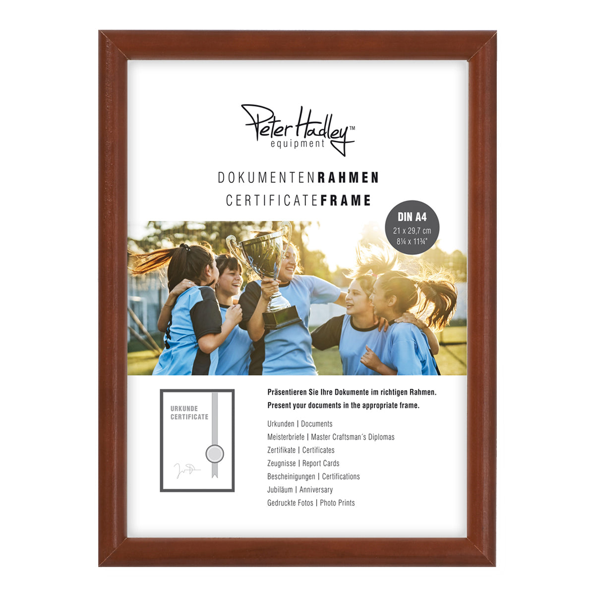 Peter Hadley Rondo [A4] 21x29,7 cm. Lichtbruin houten fotolijst